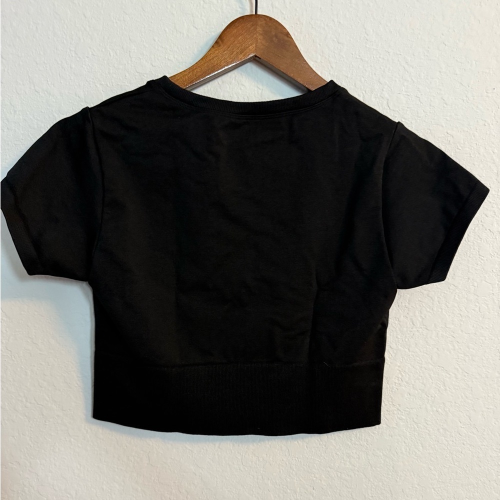 Offline by Aerie Black Seamless Short Sleeve Crop Top - Picture 3 of 6